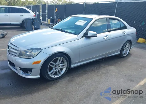 2012 Mercedes-Benz C 300 Sport 4Matic z USA, uszkodzony, nr VIN WDDGF8BB5CR201506